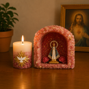 Kit Ternura Nossa Senhora Rosa com Gruta Santuário e Vela Divino Espírito Santo®