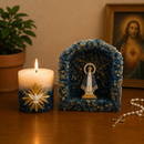 Kit Ternura Nossa Senhora Azul com Gruta Santuário e Vela Divino Espírito Santo®